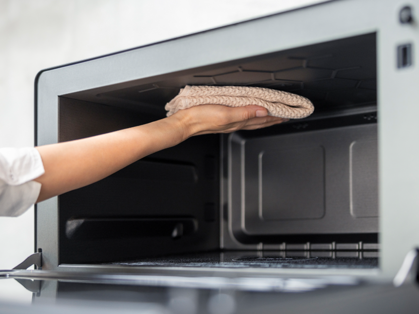 [26L]パナソニック NE-MS4E オーブンレンジ 庫内のお手入れの様子 - 7