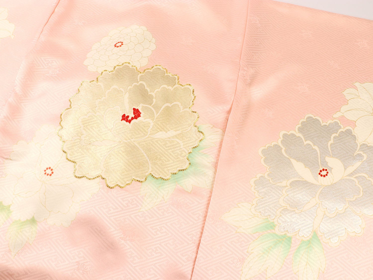 [レンタル] 女の子 お宮参り 産着 吉澤織物 レンタル6点フルセット 正絹 牡丹に金駒刺繍 ピンク色の宅配レンタル - 4