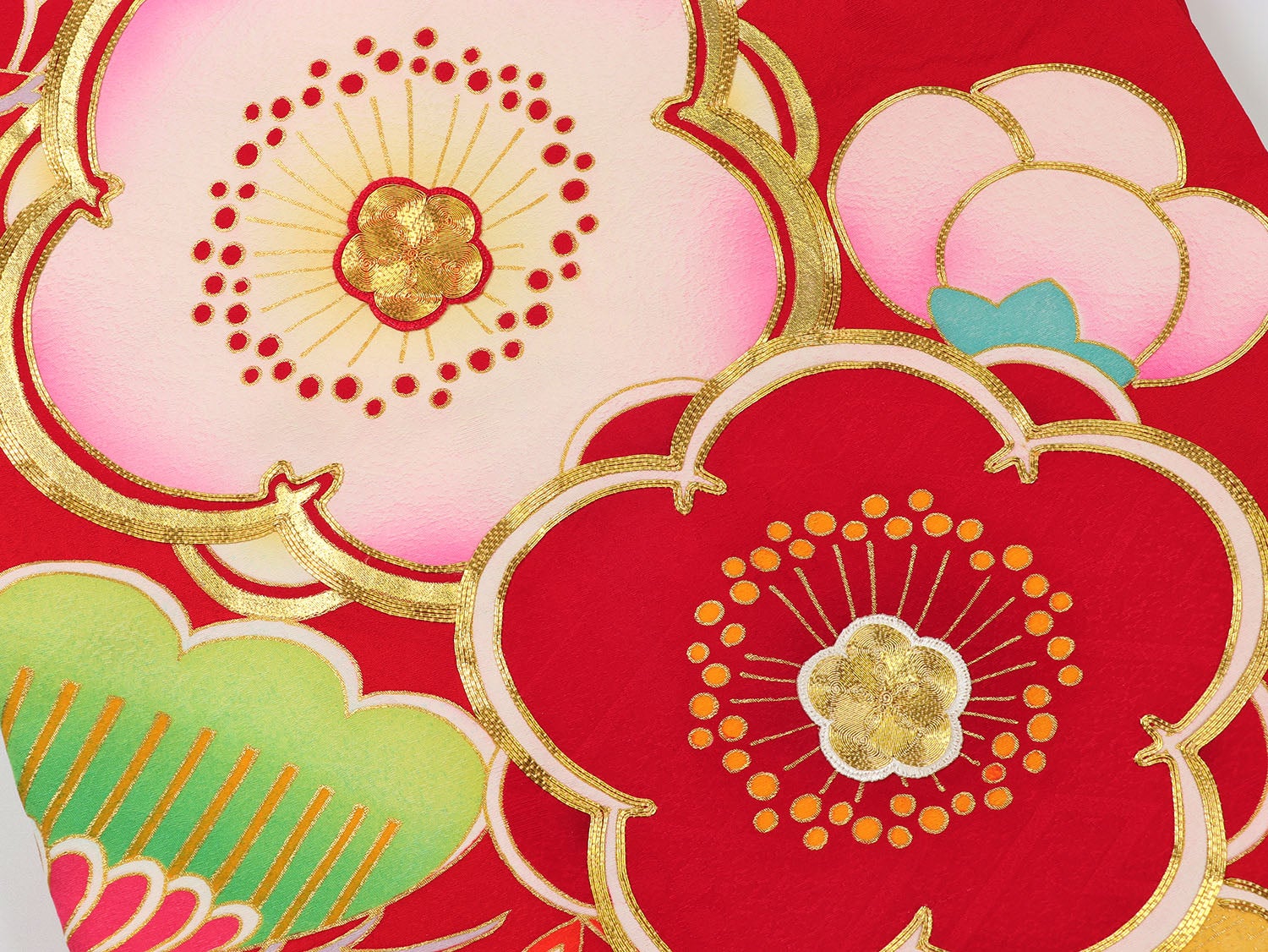 [レンタル] 女の子 お宮参り 産着 レンタル6点フルセット 正絹 金駒刺繍の吉祥梅 赤色の宅配レンタル - 4