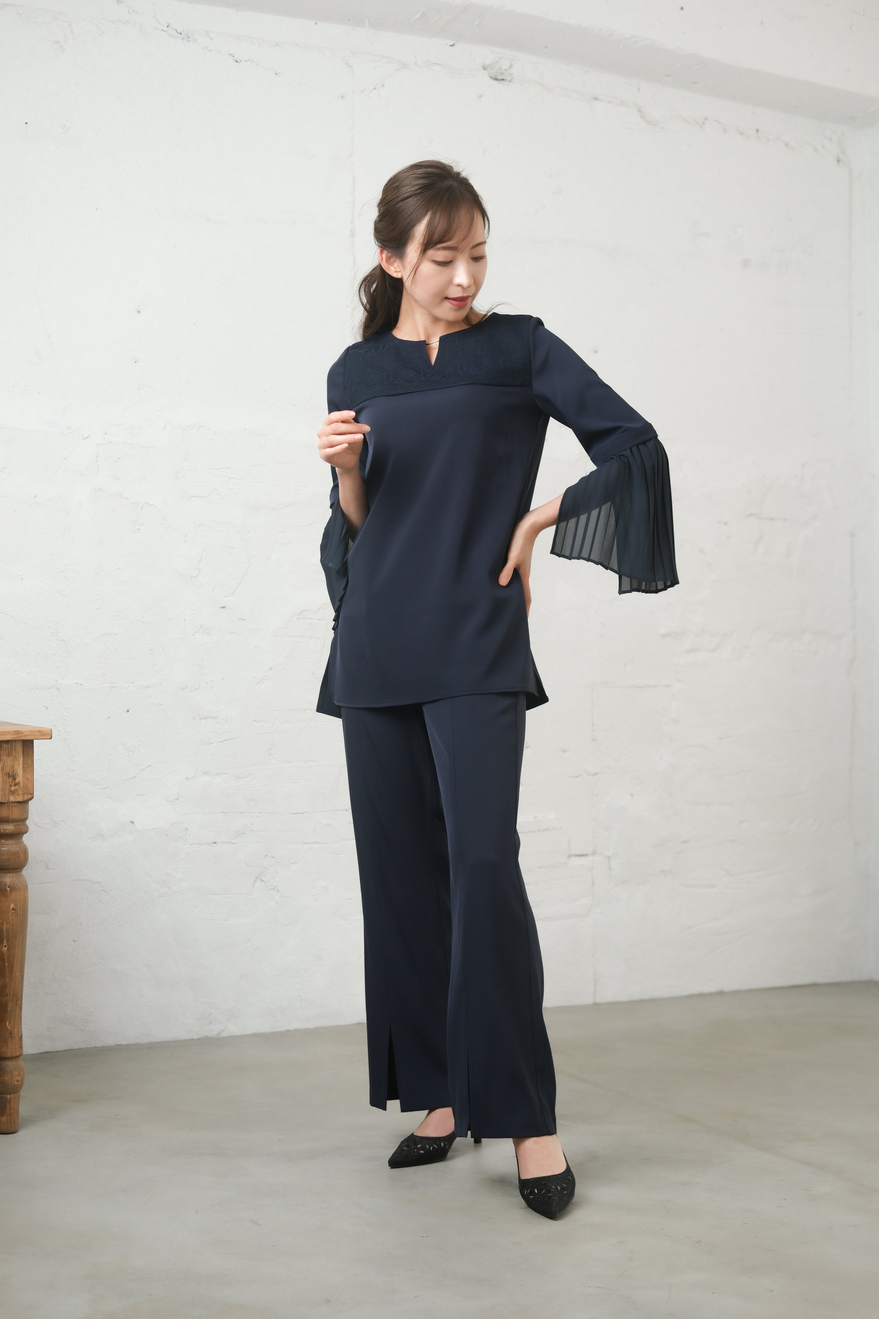 [レンタル] BELINDA DE CAPRIS プリーツ袖 セットアップ スリットパンツドレス ネイビーの宅配レンタル - 9