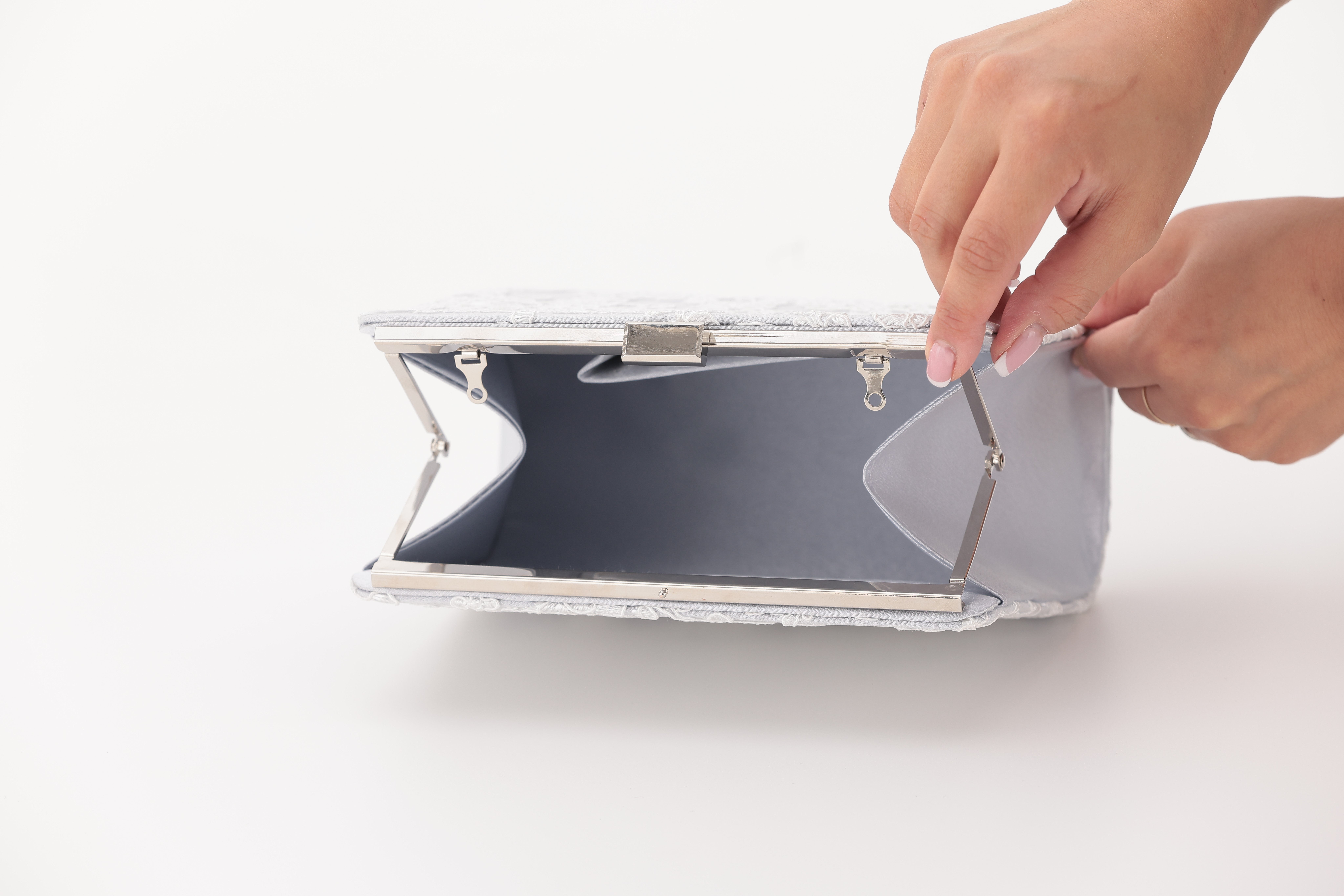 [レンタル] アートマリー 刺繍スクエアパーティーバッグ シルバーの宅配レンタル - 6