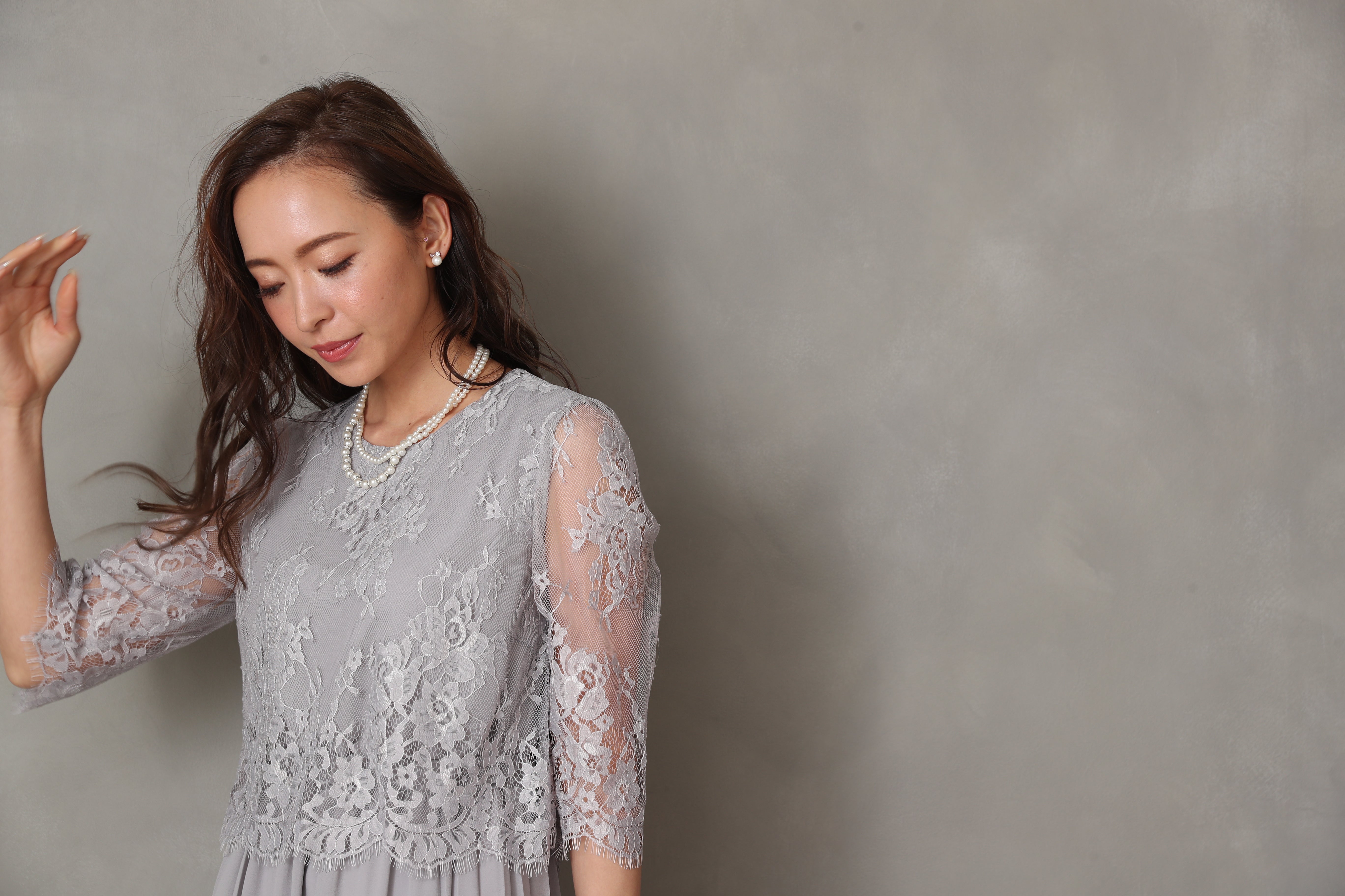 [レンタル] BELINDA DE CAPRIS サイドプリーツ レーススリーブ ワンピースドレス グレーの宅配レンタル - 29