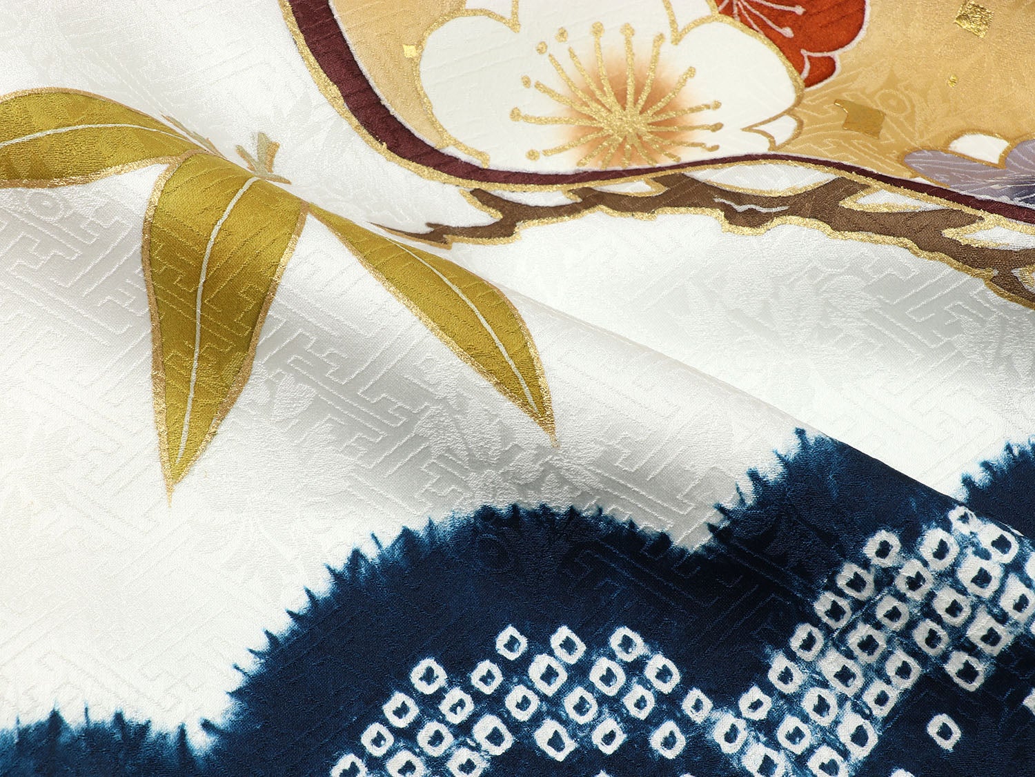 [レンタル] [手描友禅] 男の子 お宮参り 産着 手描友禅 本絞り レンタル6点フルセット 正絹 金駒刺繍の松竹梅 紗綾形の紺と白色の宅配レンタル - 6