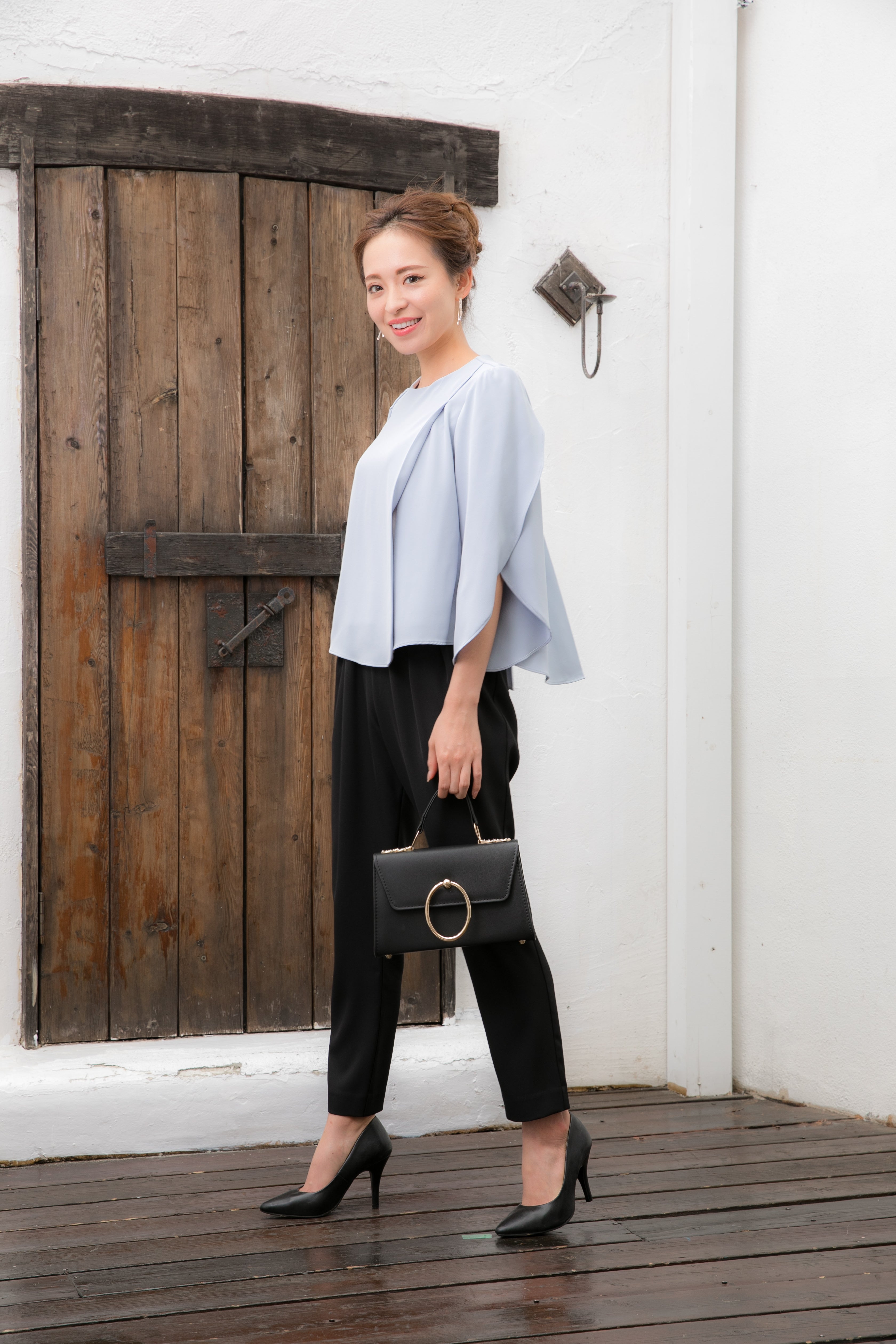 [レンタル] BELINDA DE CAPRIS チューリップスリーブ セットアップ パンツドレス グレー×ブラックの宅配レンタル - 3