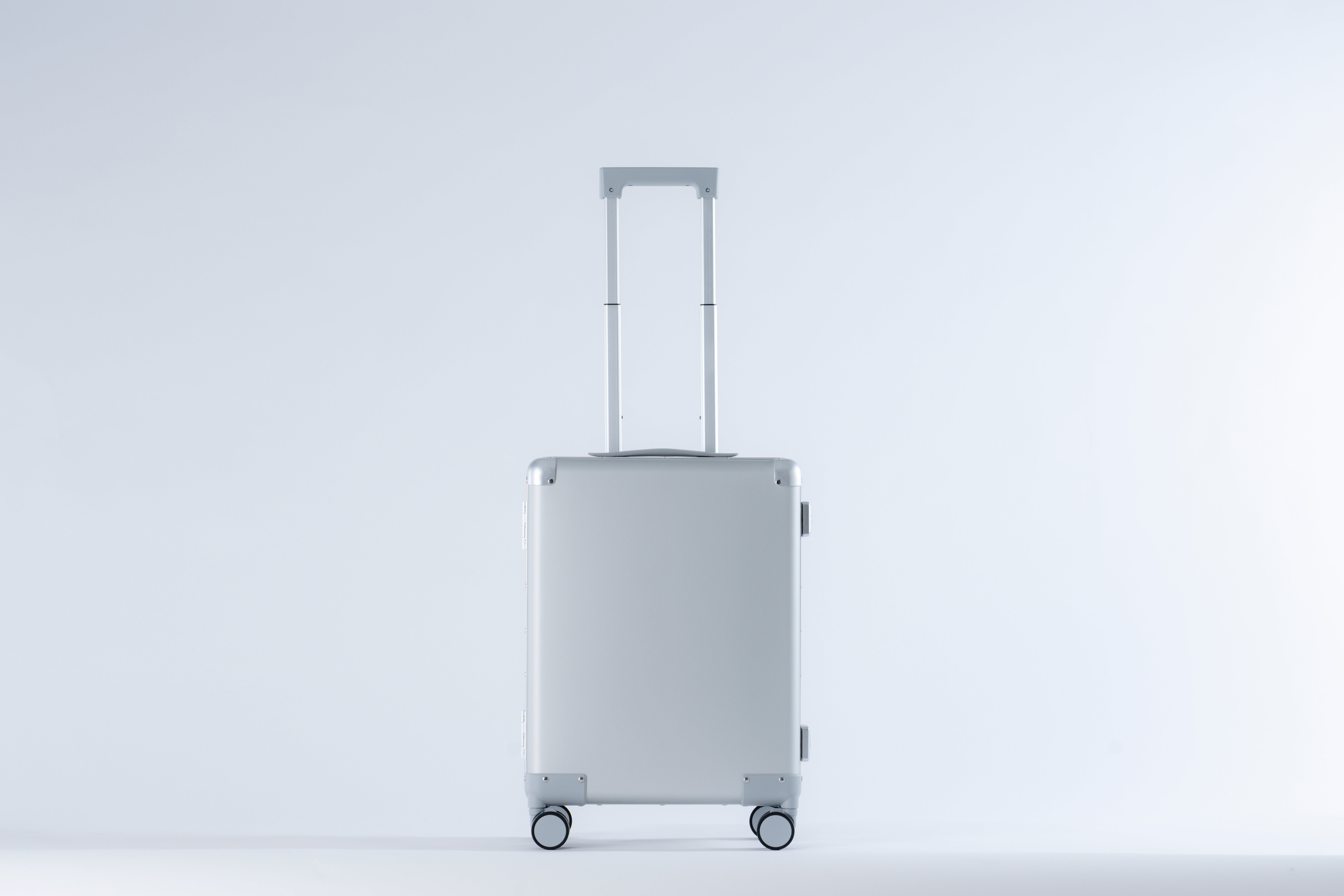 [レンタル] [1-3泊向けサイズ]Magne Suitcase 33L マグネシウム製スーツケースの宅配レンタル - 4