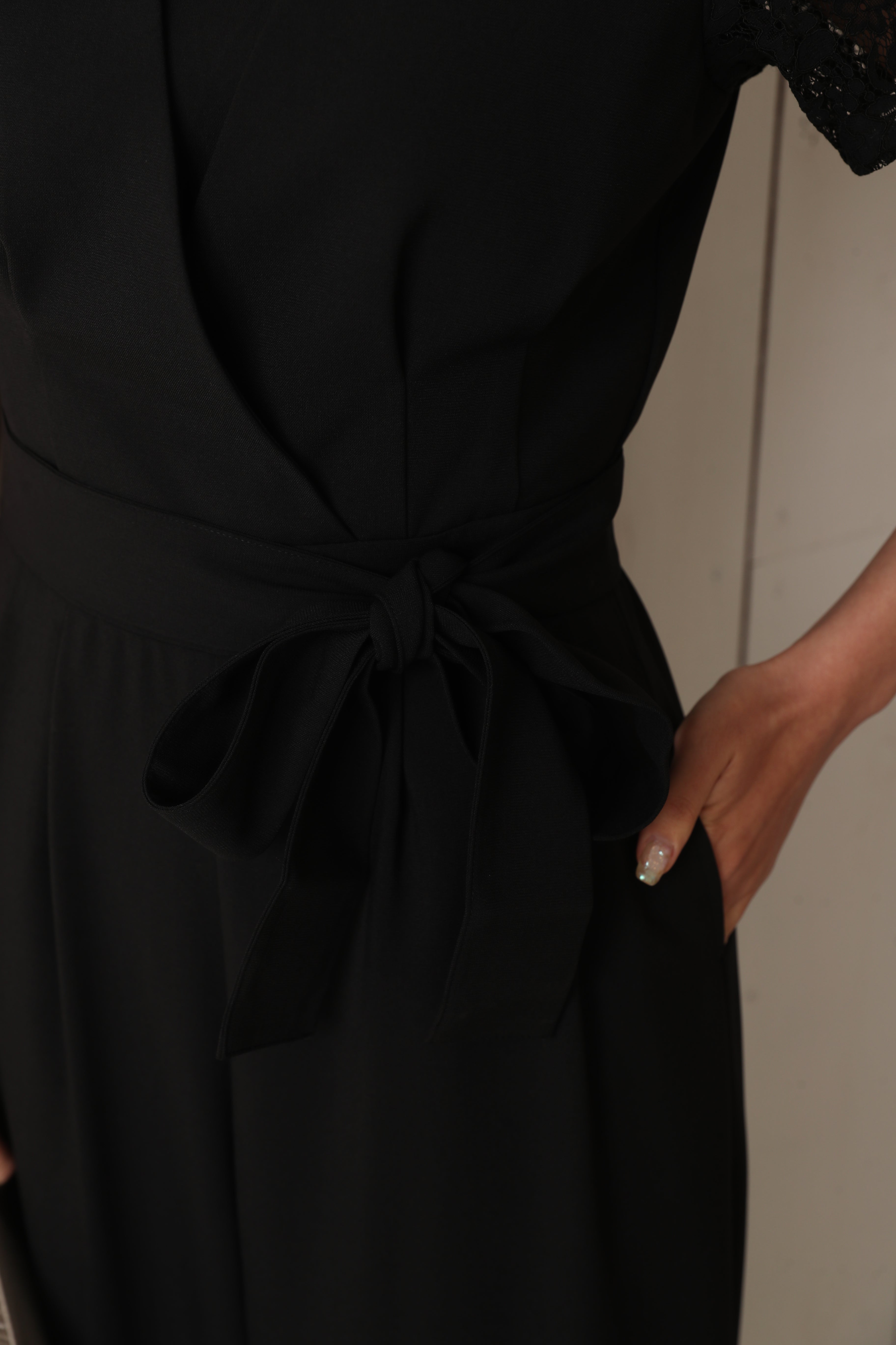 [レンタル] BELINDA DE CAPRIS 袖付きタックテーパード オールインワン パンツドレス ブラックの宅配レンタル - 40