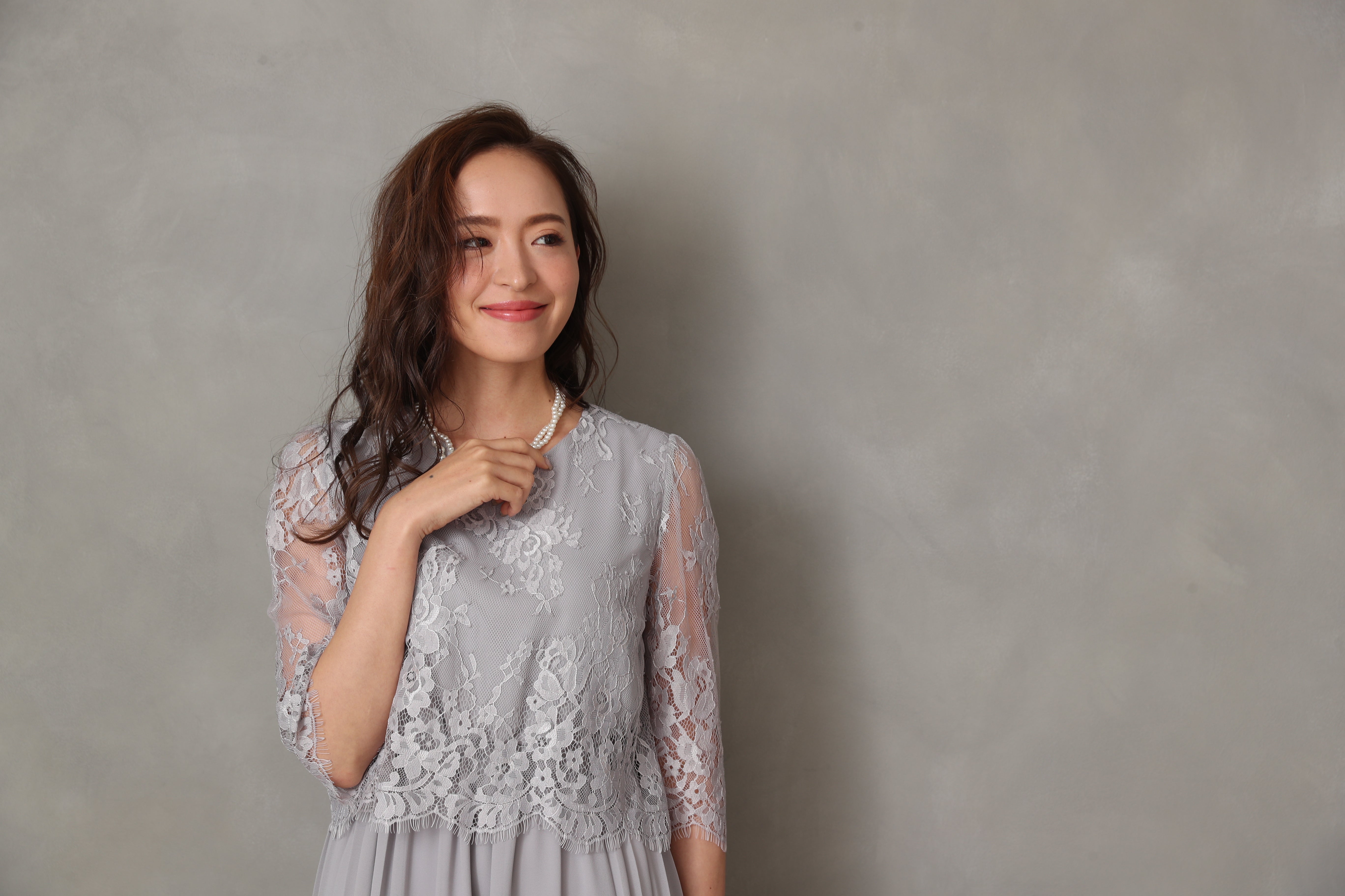 [レンタル] BELINDA DE CAPRIS サイドプリーツ レーススリーブ ワンピースドレス グレーの宅配レンタル - 32