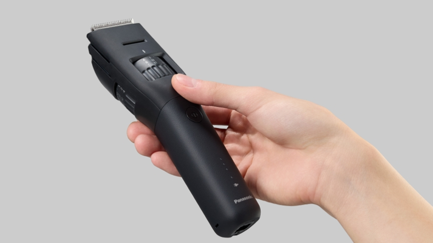 パナソニック ラムダッシュ バリカン ER-GS7A 手に持った本体 斜め - 7