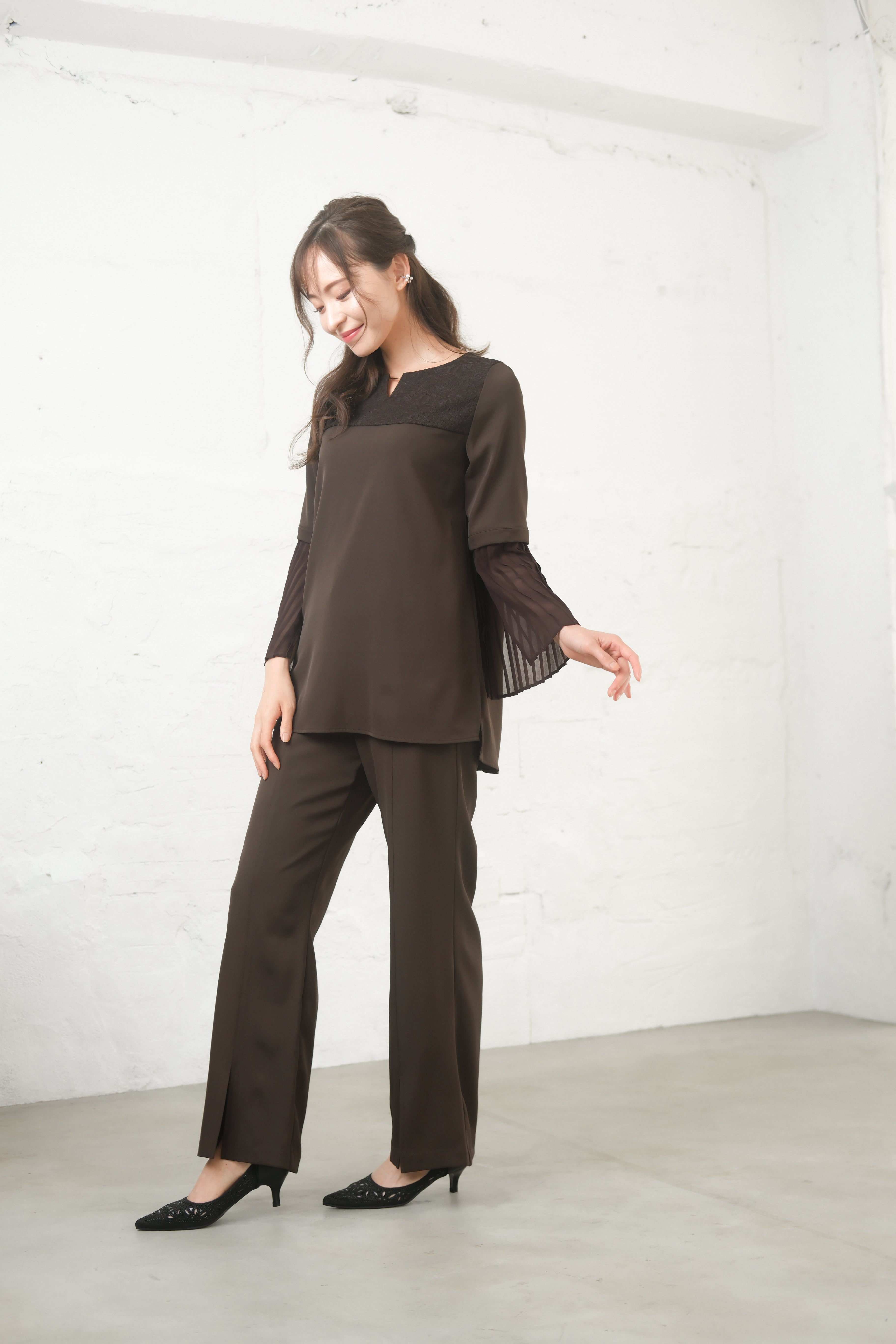 [レンタル] BELINDA DE CAPRIS プリーツ袖 セットアップ スリットパンツドレス ブラウンの宅配レンタル - 11