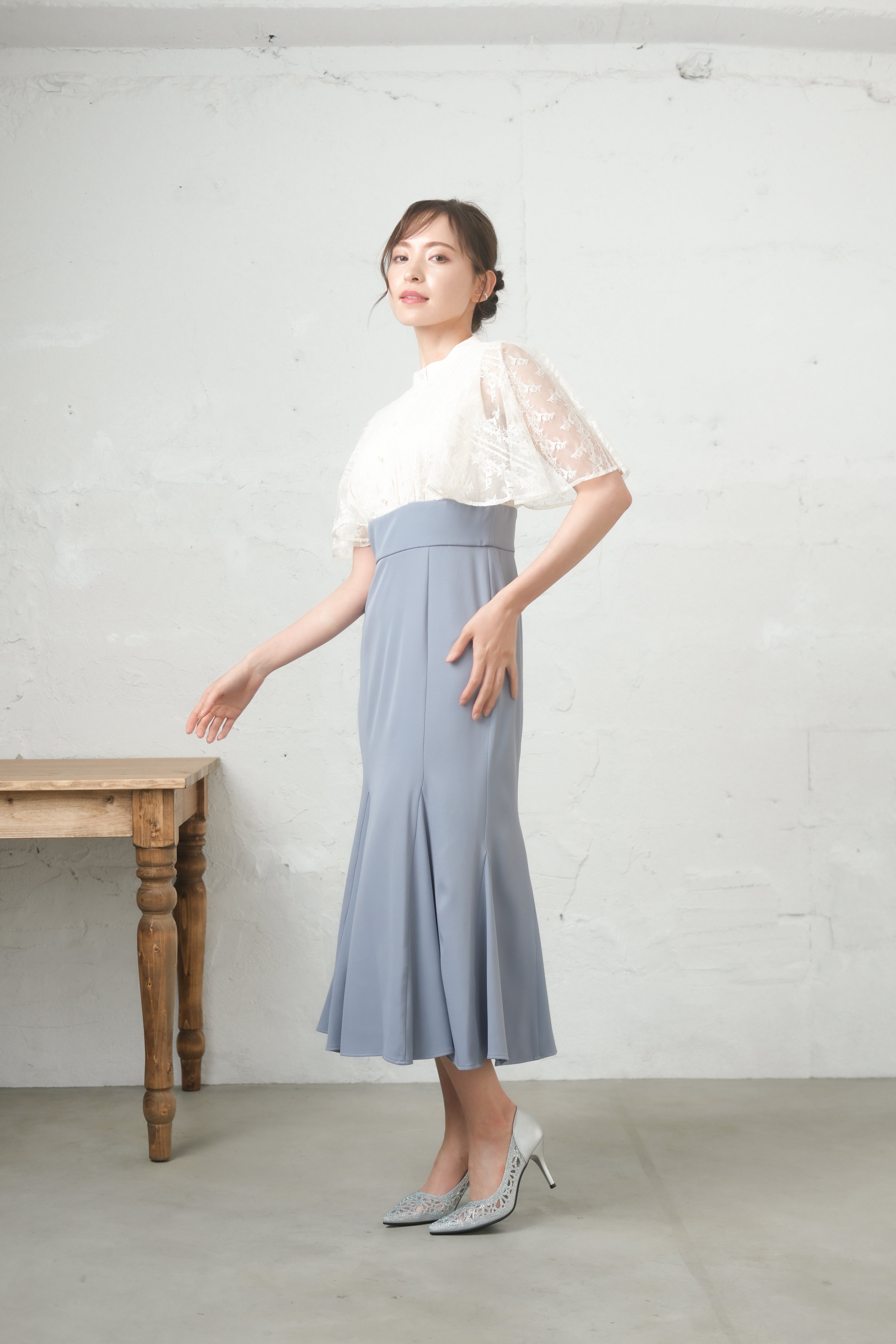 [レンタル] BELINDA DE CAPRIS レース切り替えマーメイド ワンピースドレス オフホワイト×ブルーの宅配レンタル - 4