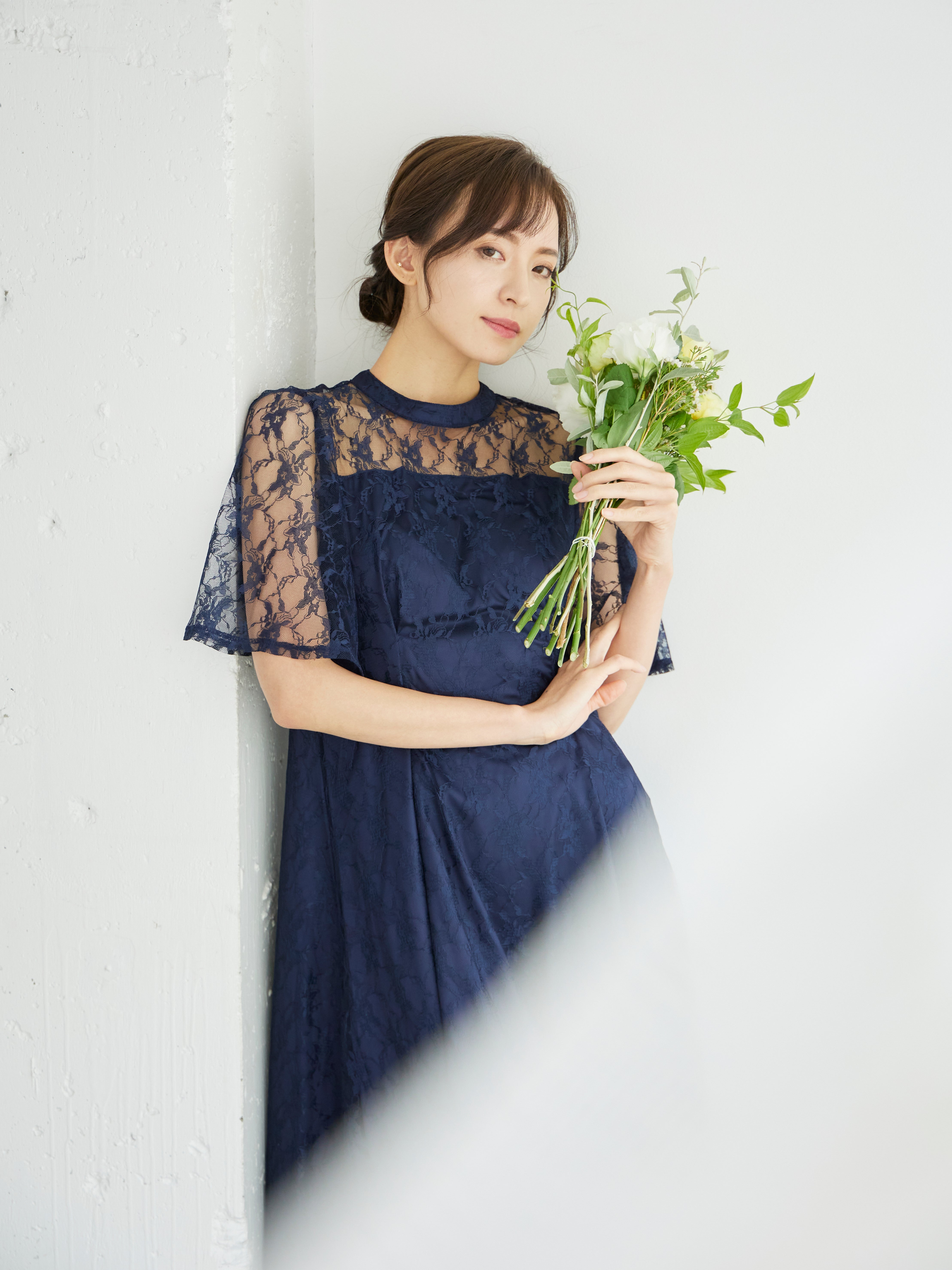 [レンタル] BELINDA DE CAPRIS 総レースフレア袖 ハイネック ワンピースドレス ネイビーの宅配レンタル - 17