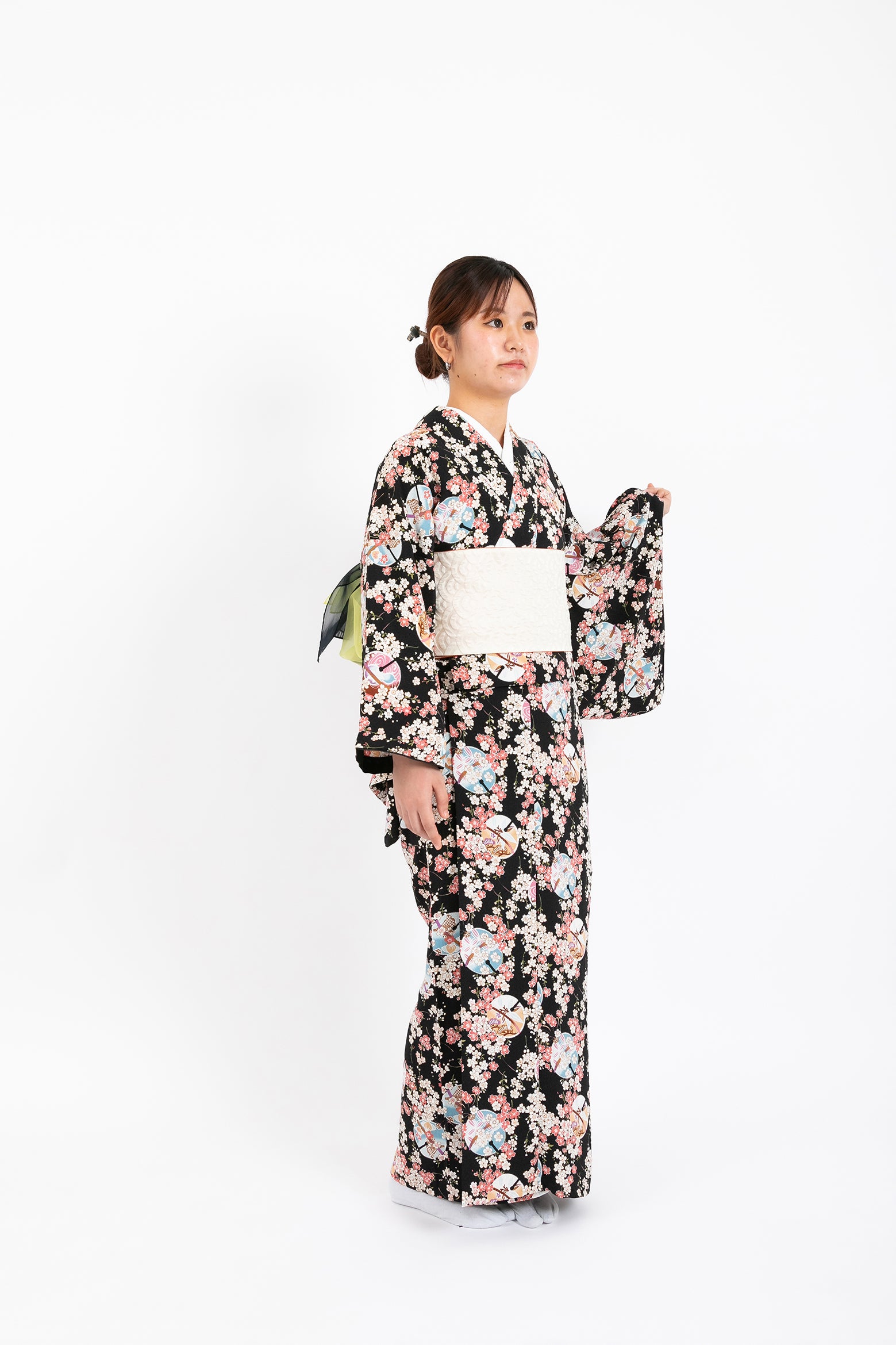 [レンタル] 花襲(はながさね) かんたん着物 YOUR 丸紋に桜(ブラック)の宅配レンタル - 2