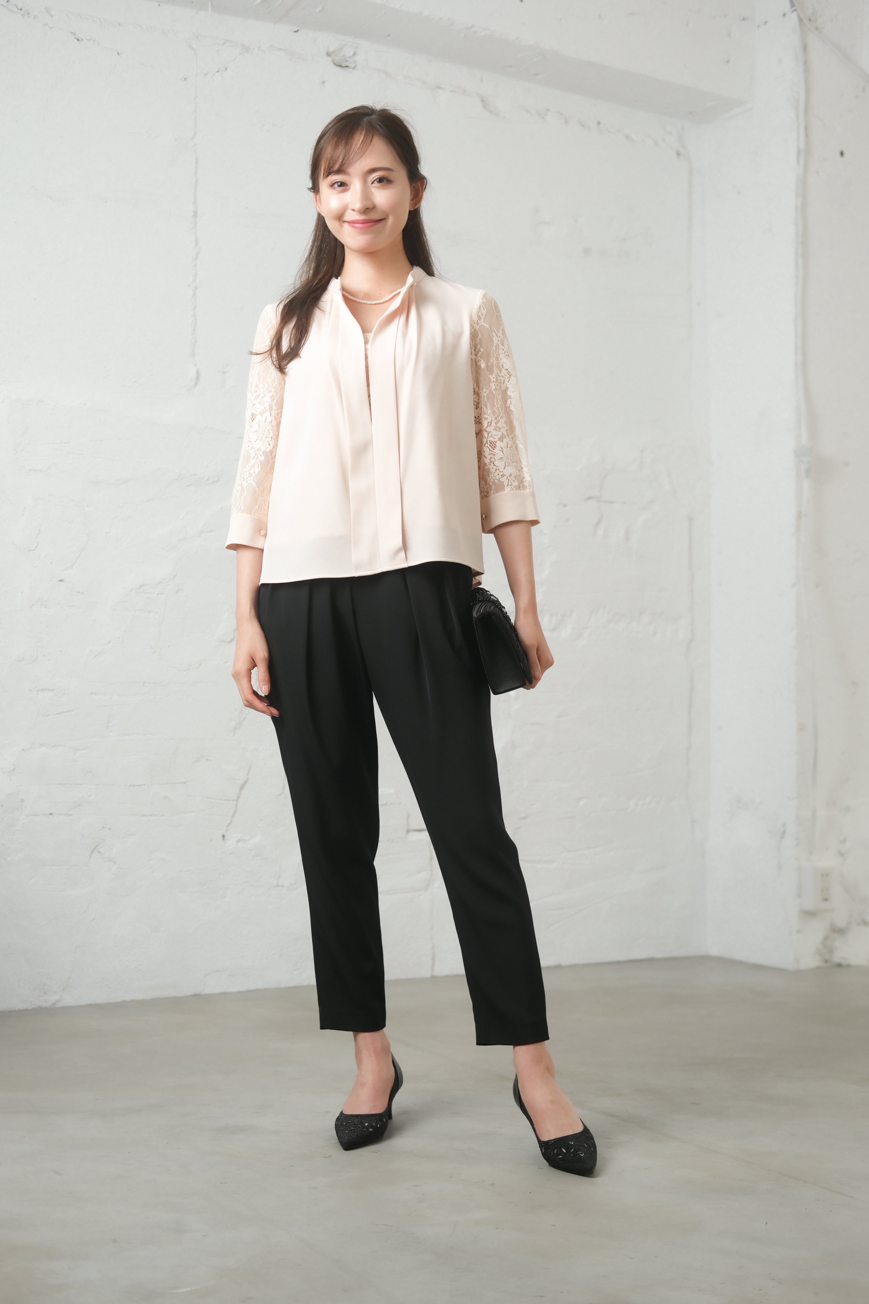 [レンタル] BELINDA DE CAPRIS 前開きブラウス セットアップ テーパードパンツドレス ベージュの宅配レンタル - 3