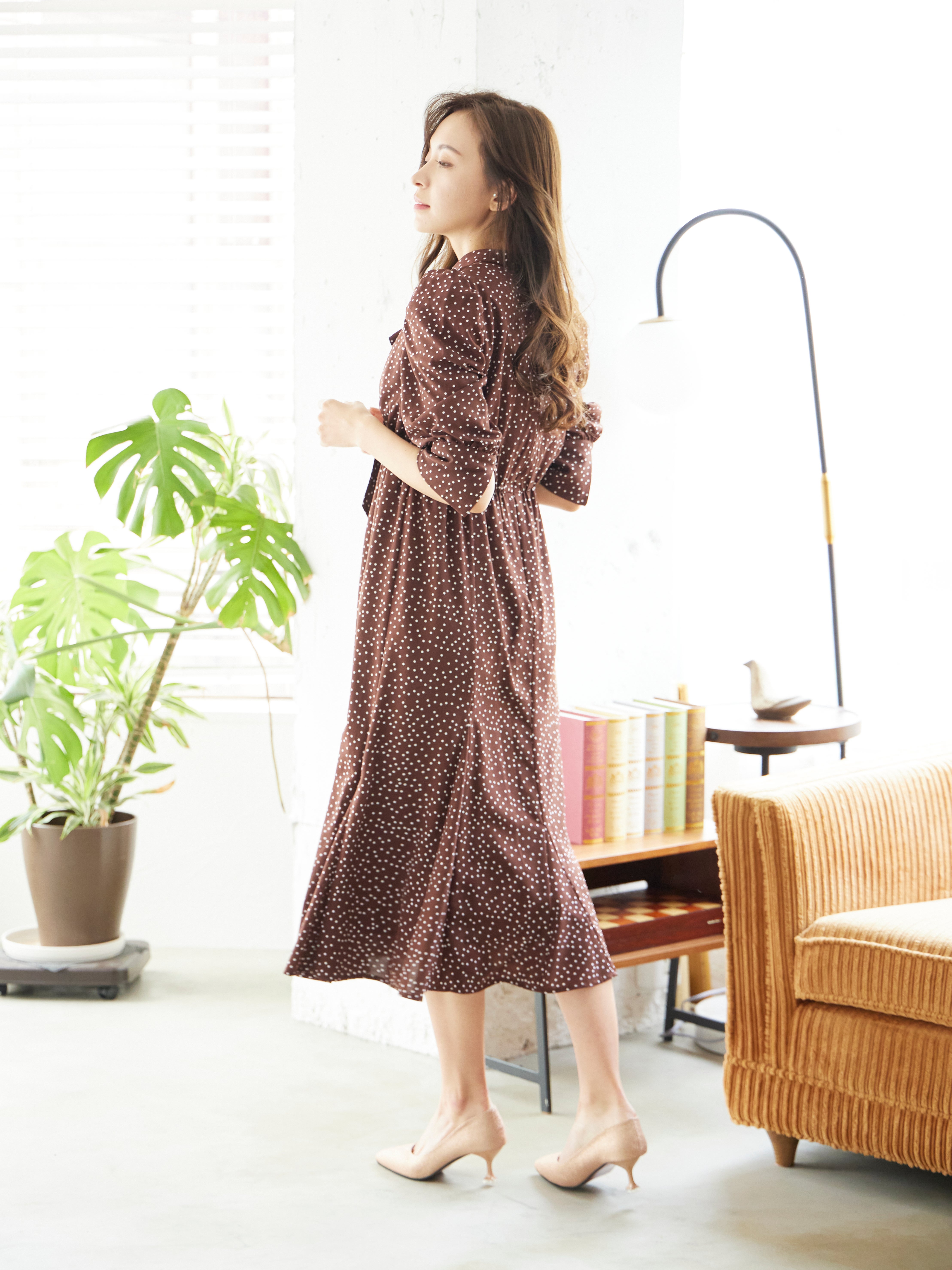[レンタル] BELINDA DE CAPRIS ギャザースリーブ ドットワンピースドレス ブラウンの宅配レンタル - 4