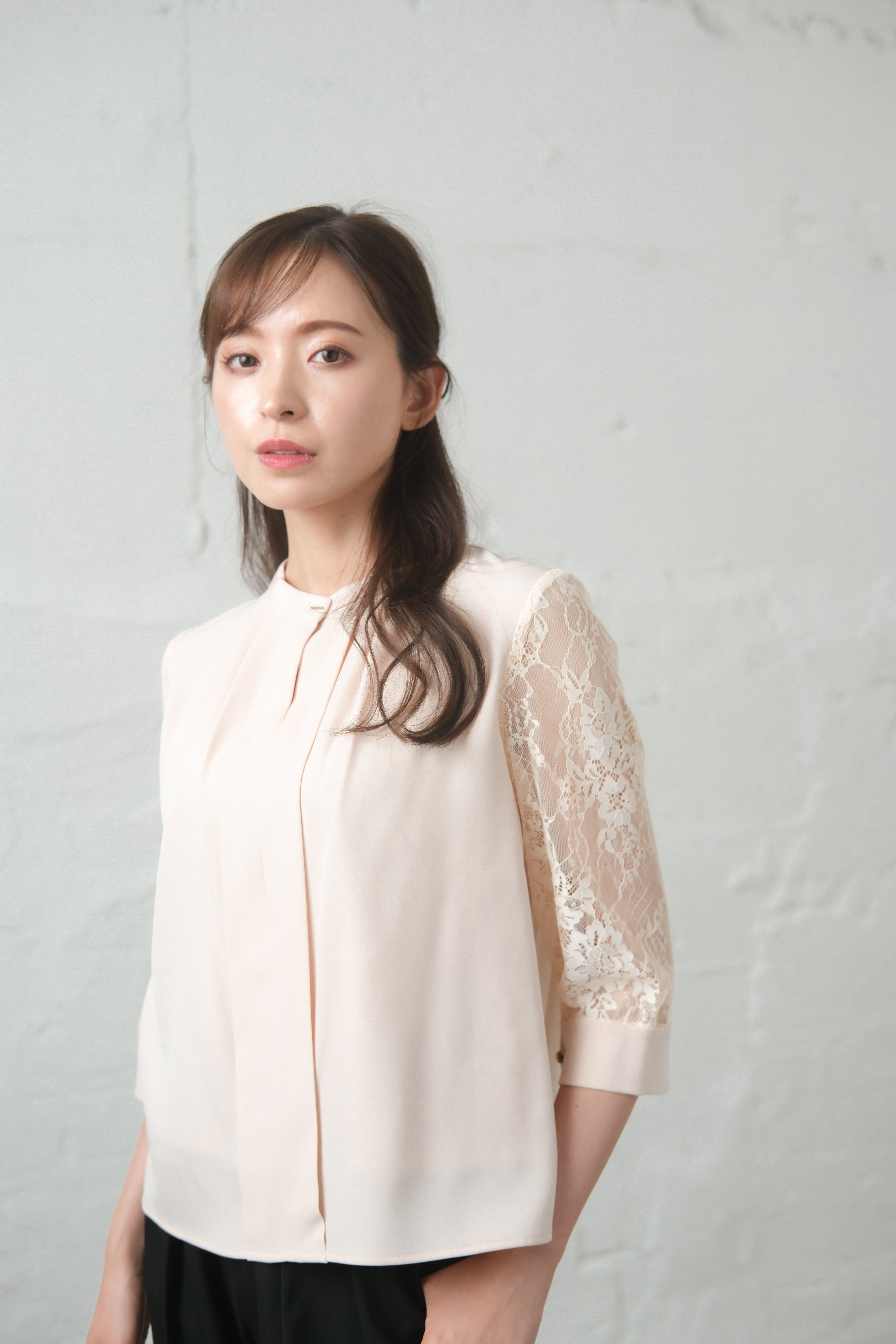 [レンタル] BELINDA DE CAPRIS 前開きブラウス セットアップ テーパードパンツドレス ベージュの宅配レンタル - 14