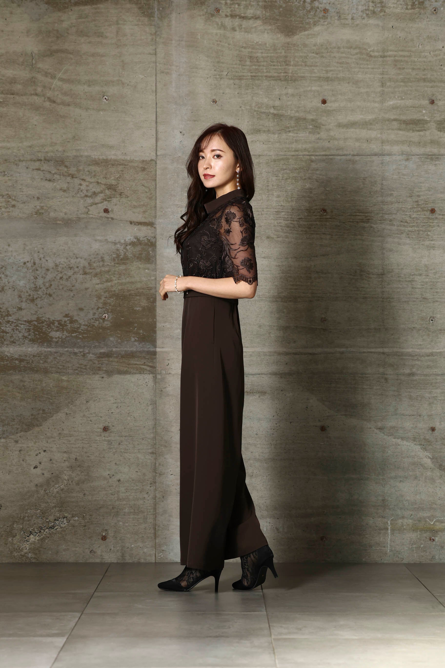 【新品】BELINDA DE CAPRIS 刺繍レースオールインワンパンツドレス レンタル] BELINDA DE CAPRIS 刺繍レース オールインワン パンツ