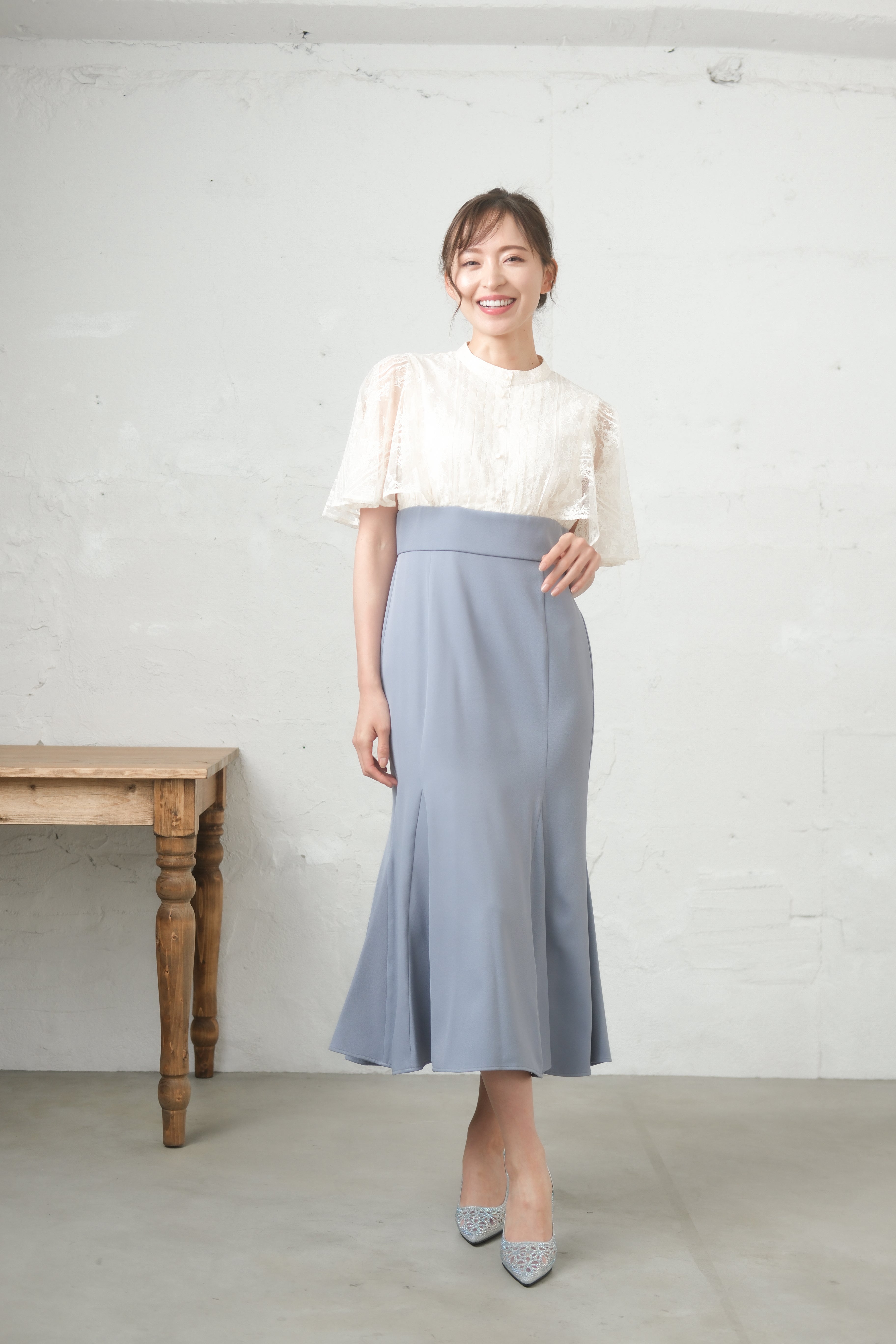 [レンタル] BELINDA DE CAPRIS レース切り替えマーメイド ワンピースドレス オフホワイト×ブルーの宅配レンタル - 2