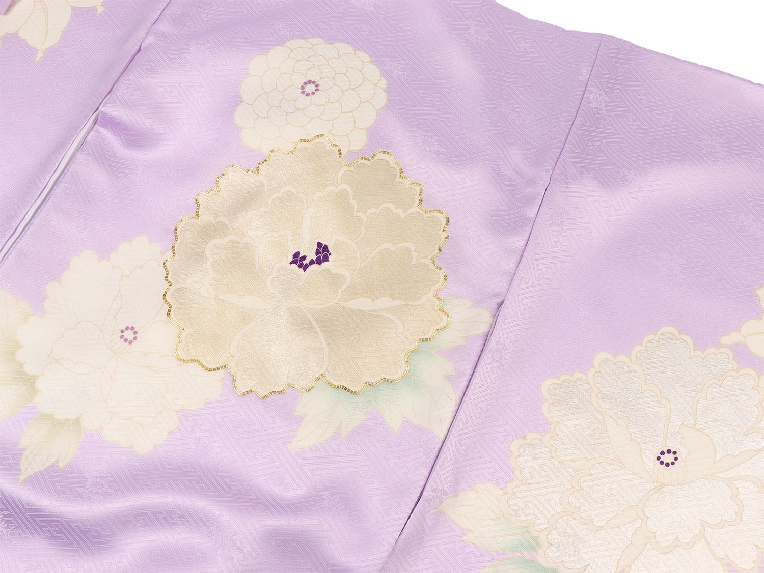 [レンタル] 女の子 お宮参り 産着 吉澤織物 レンタル6点フルセット 正絹 クリーム色の牡丹に金駒刺繍 紗綾形の藤色の宅配レンタル - 4