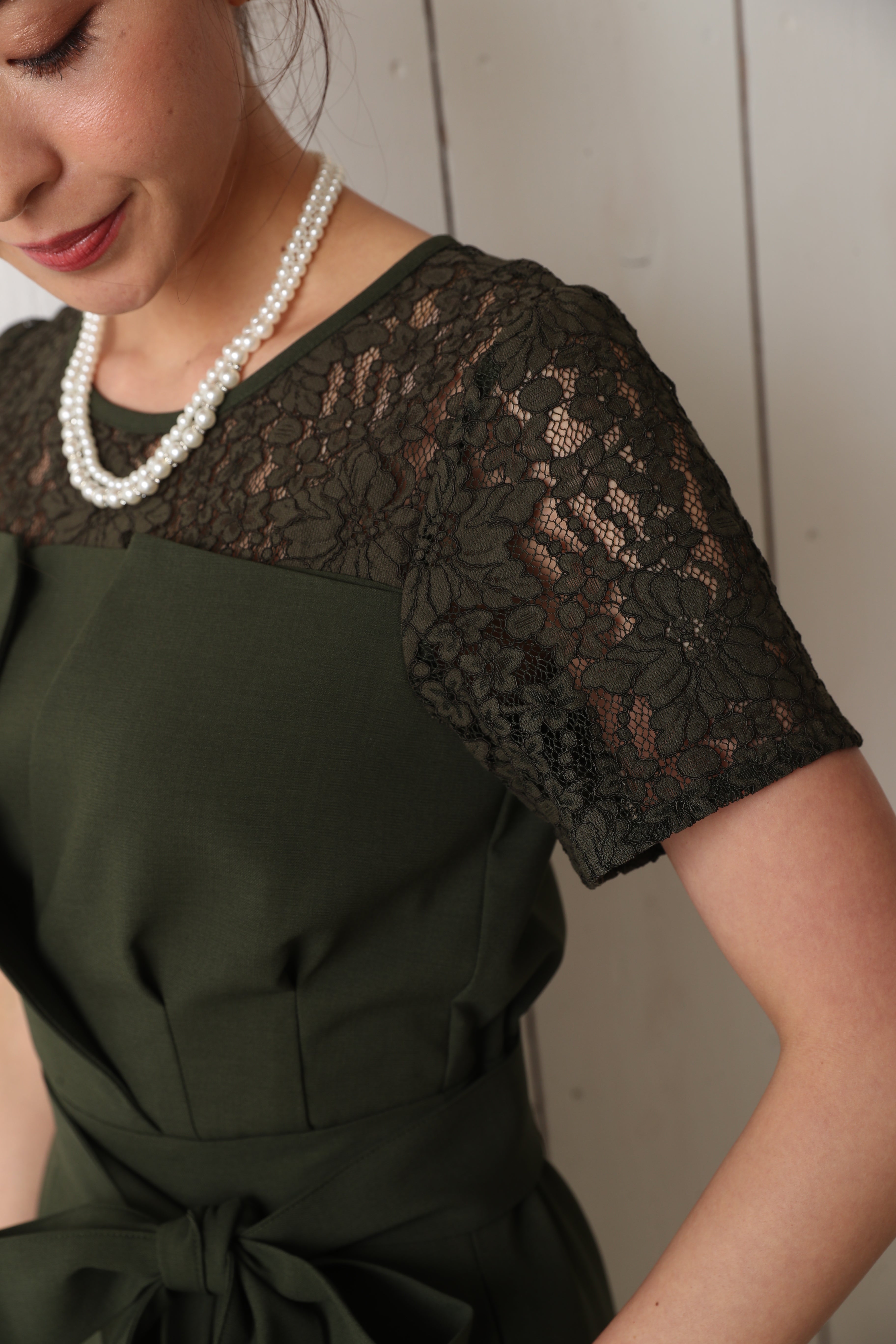 [レンタル] BELINDA DE CAPRIS 袖付きタックテーパード オールインワン パンツドレス カーキの宅配レンタル - 42