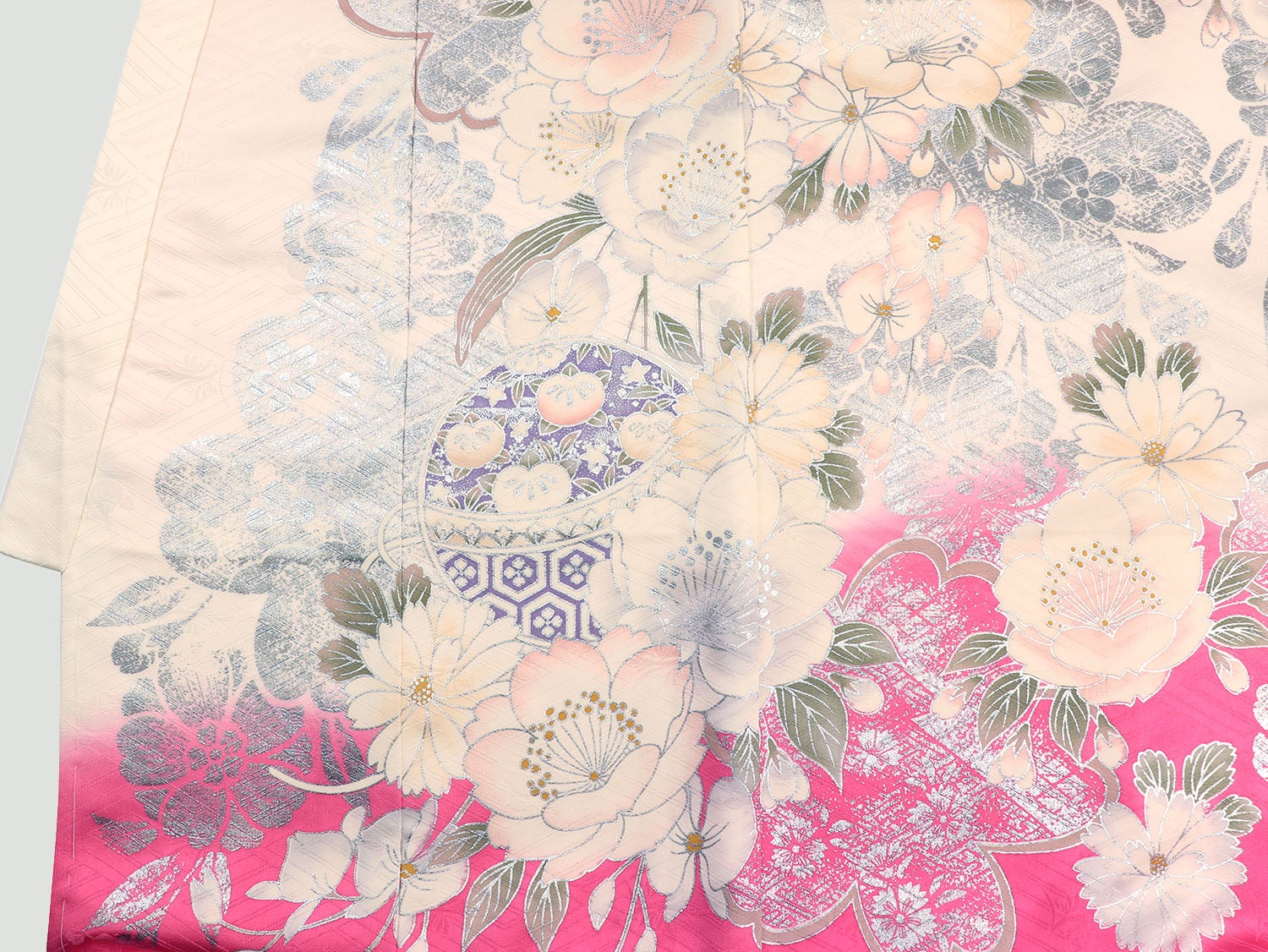[レンタル] [手描友禅] 女の子 お宮参り 産着 手描友禅 レンタル6点フルセット 正絹 金駒刺繍の鞠に花づくし 紗綾形風の白色に濃いピンクぼかしの宅配レンタル - 7