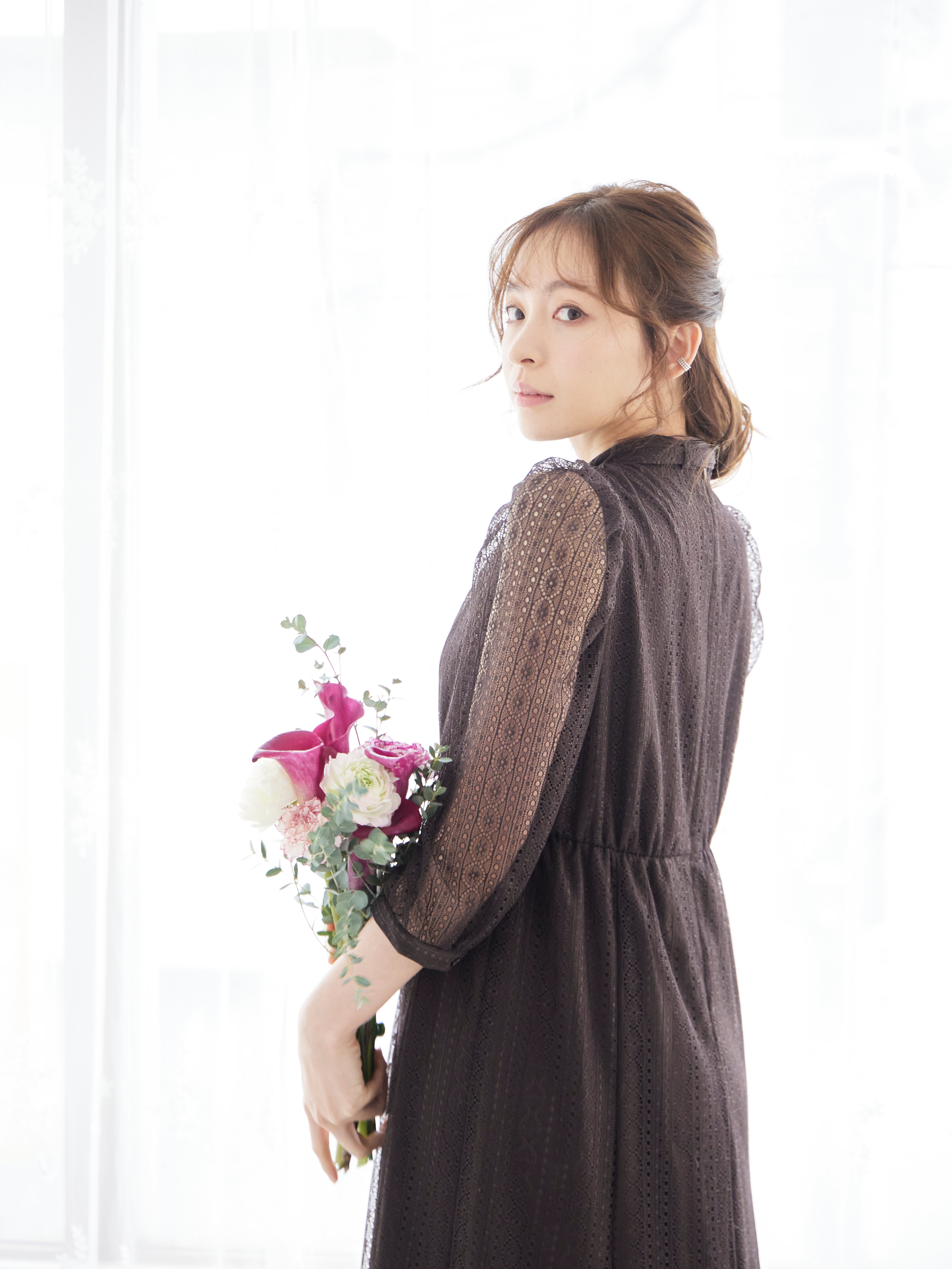 [レンタル] BELINDA DE CAPRIS リボン付きギャザースリーブ レースワンピースドレス ブラウンの宅配レンタル - 7