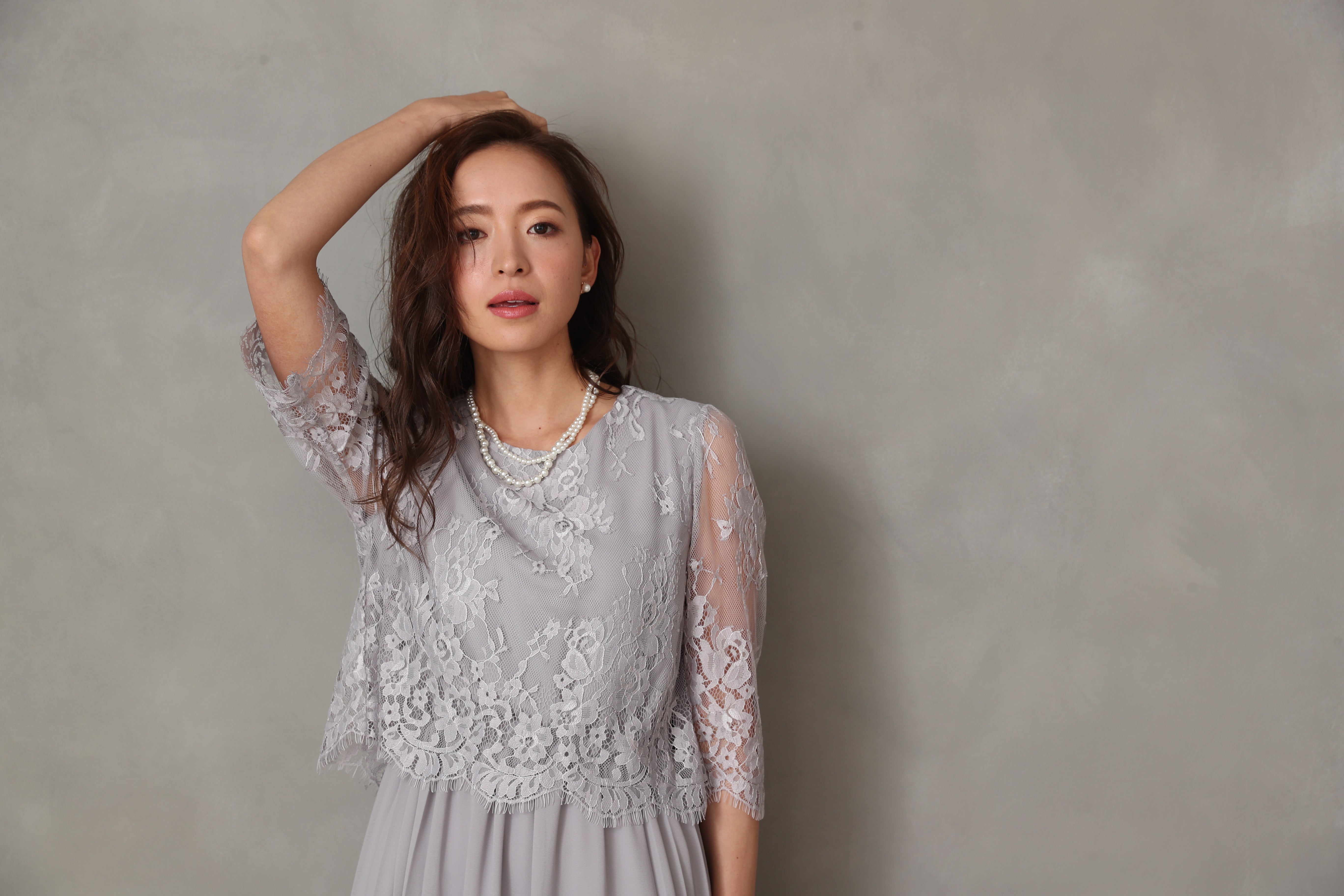 [レンタル] BELINDA DE CAPRIS サイドプリーツ レーススリーブ ワンピースドレス グレーの宅配レンタル - 30