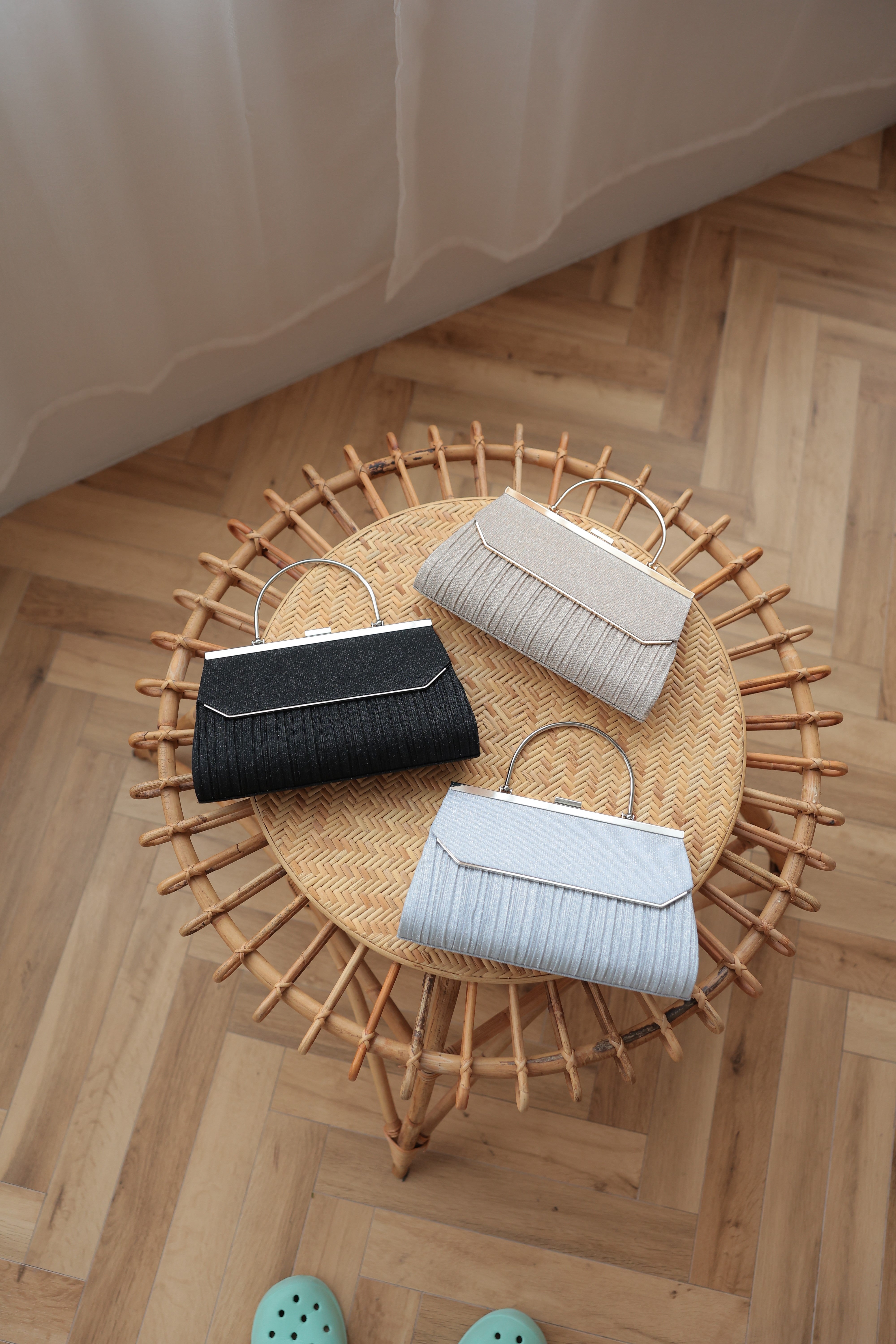 [レンタル] アートマリー ラメプリーツハンドル付きパーティーバッグ シルバーの宅配レンタル - 4