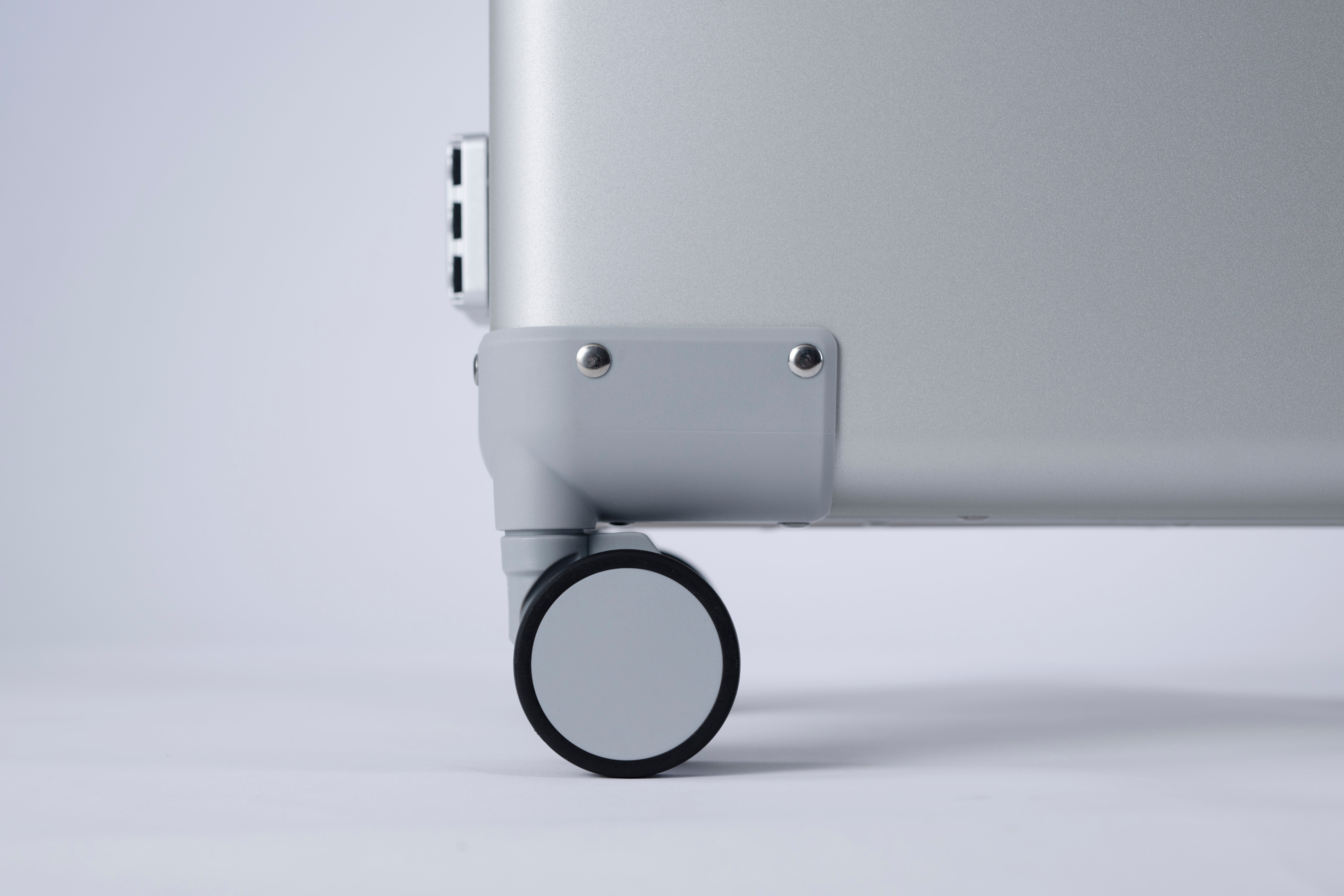 [レンタル] [1-3泊向けサイズ]Magne Suitcase 33L マグネシウム製スーツケースの宅配レンタル - 2